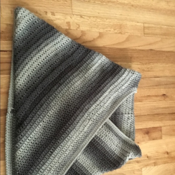 Handmade crocheted wrap - Picture 5 of 6